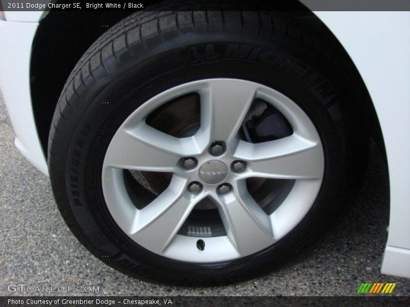 Bright White / Black 2011 Dodge Charger SE
