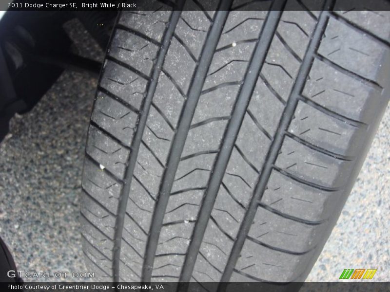 Bright White / Black 2011 Dodge Charger SE