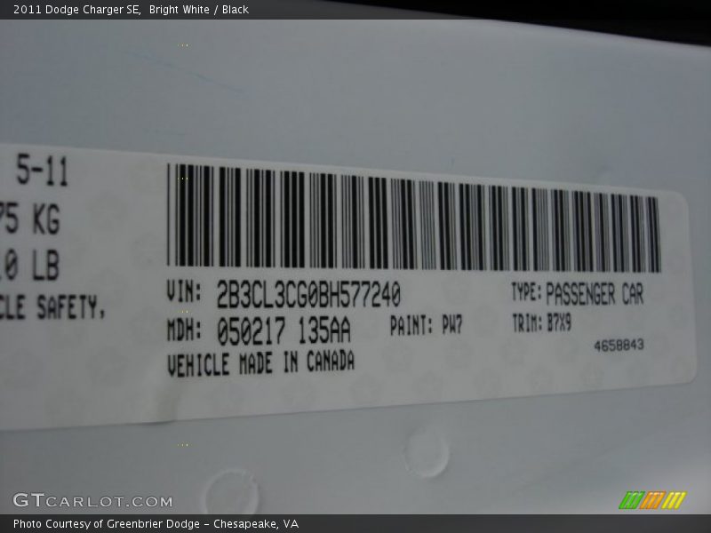 Bright White / Black 2011 Dodge Charger SE