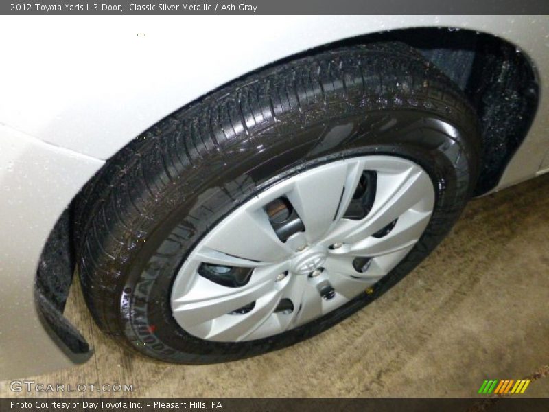 Classic Silver Metallic / Ash Gray 2012 Toyota Yaris L 3 Door