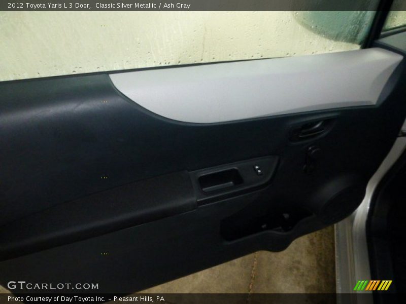 Classic Silver Metallic / Ash Gray 2012 Toyota Yaris L 3 Door