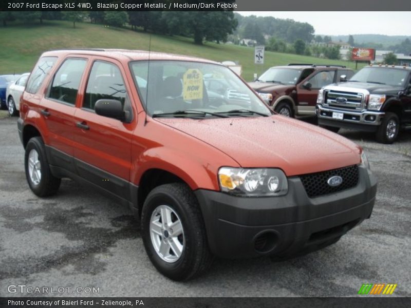 Front 3/4 View of 2007 Escape XLS 4WD