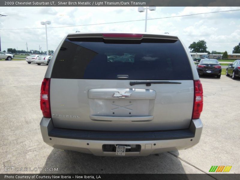 Silver Birch Metallic / Light Titanium/Dark Titanium 2009 Chevrolet Suburban LT