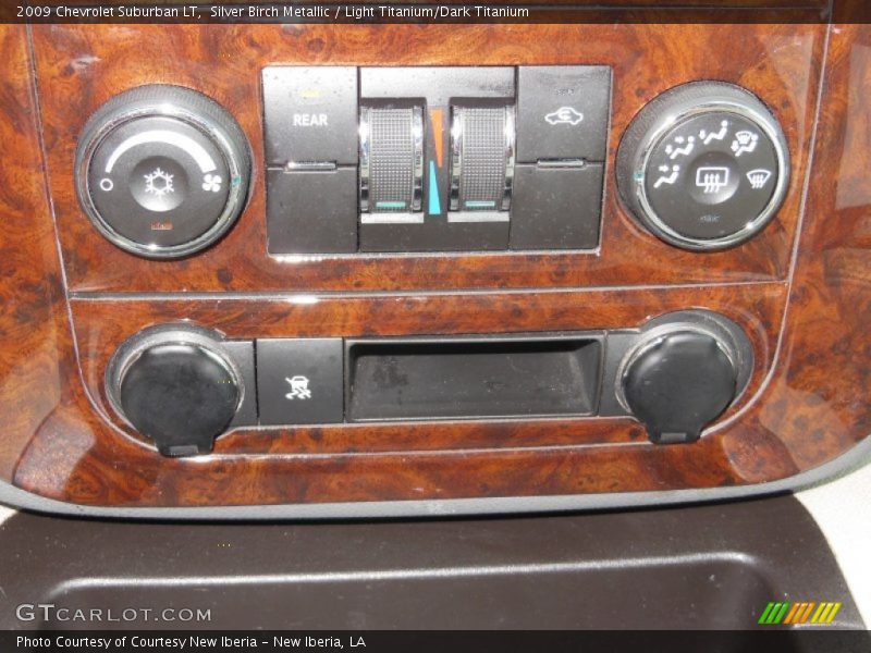 Silver Birch Metallic / Light Titanium/Dark Titanium 2009 Chevrolet Suburban LT