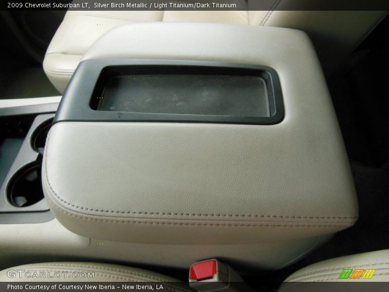 Silver Birch Metallic / Light Titanium/Dark Titanium 2009 Chevrolet Suburban LT