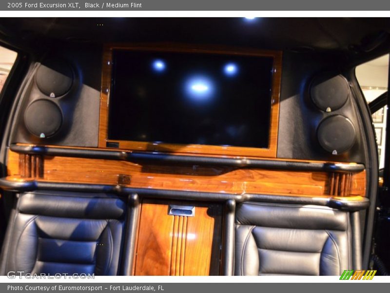 Black / Medium Flint 2005 Ford Excursion XLT
