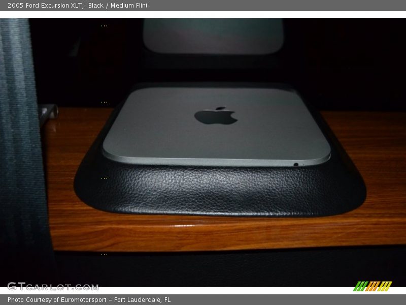 Black / Medium Flint 2005 Ford Excursion XLT