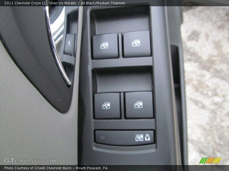 Silver Ice Metallic / Jet Black/Medium Titanium 2011 Chevrolet Cruze LS