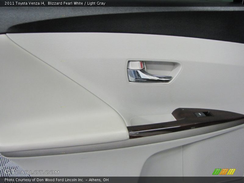 Blizzard Pearl White / Light Gray 2011 Toyota Venza I4