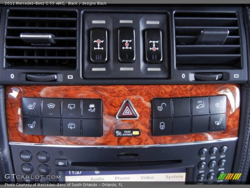 Controls of 2011 G 55 AMG