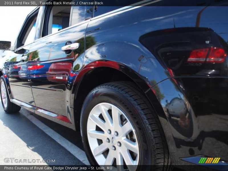 Tuxedo Black Metallic / Charcoal Black 2011 Ford Flex SEL