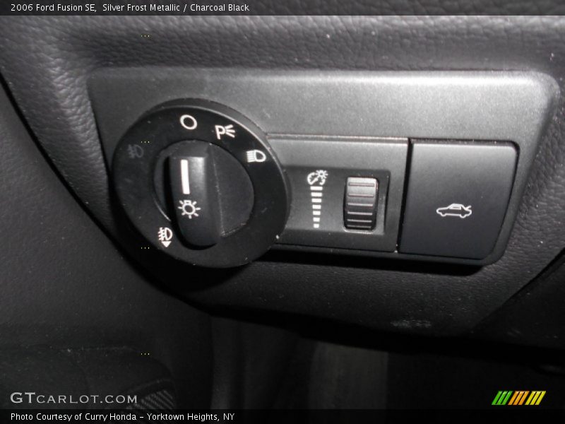 Silver Frost Metallic / Charcoal Black 2006 Ford Fusion SE