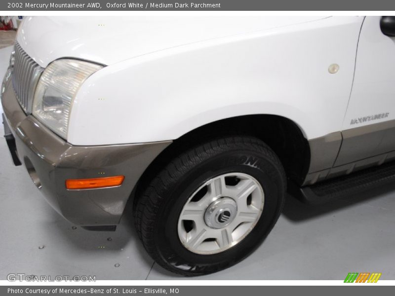 Oxford White / Medium Dark Parchment 2002 Mercury Mountaineer AWD