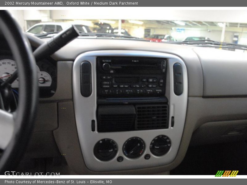 Oxford White / Medium Dark Parchment 2002 Mercury Mountaineer AWD