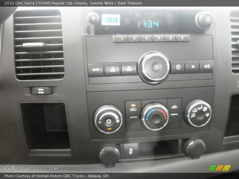 Summit White / Dark Titanium 2013 GMC Sierra 2500HD Regular Cab Chassis