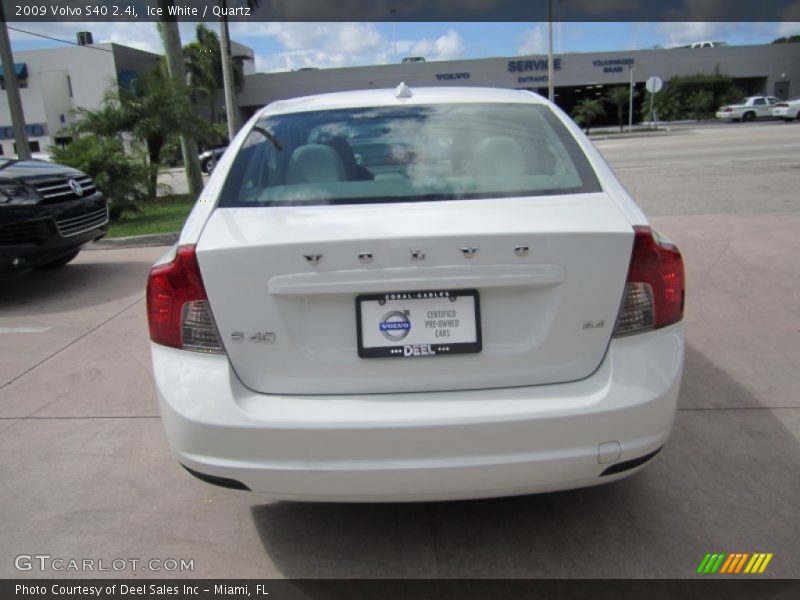 Ice White / Quartz 2009 Volvo S40 2.4i