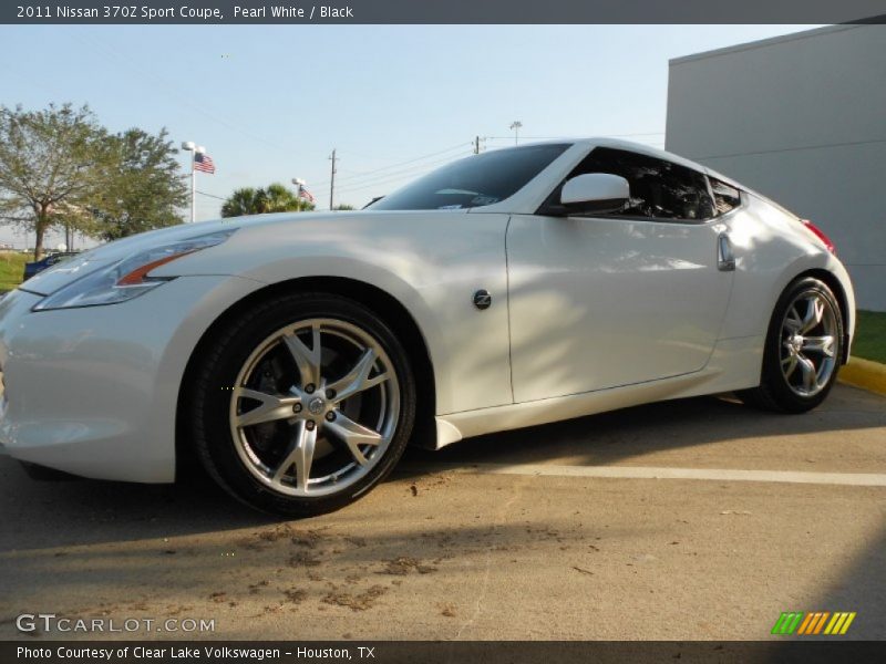 Pearl White / Black 2011 Nissan 370Z Sport Coupe