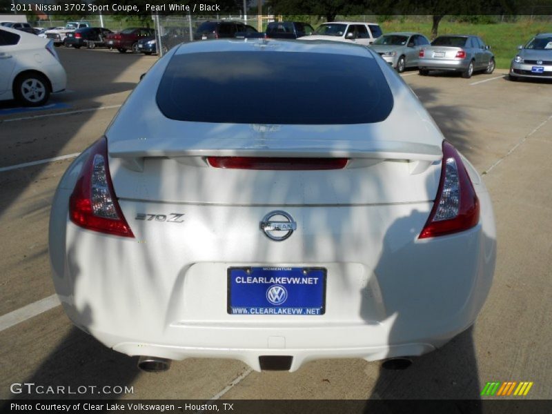 Pearl White / Black 2011 Nissan 370Z Sport Coupe