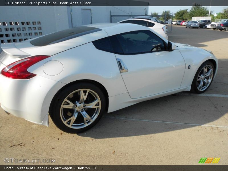 Pearl White / Black 2011 Nissan 370Z Sport Coupe