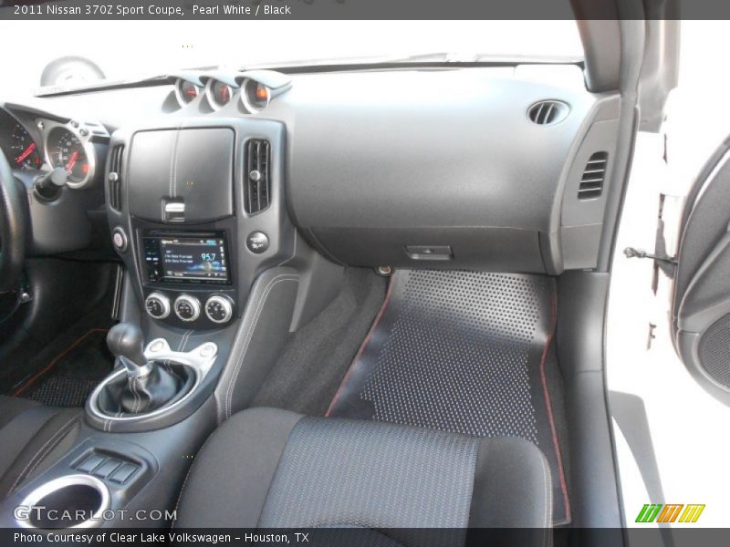 Pearl White / Black 2011 Nissan 370Z Sport Coupe