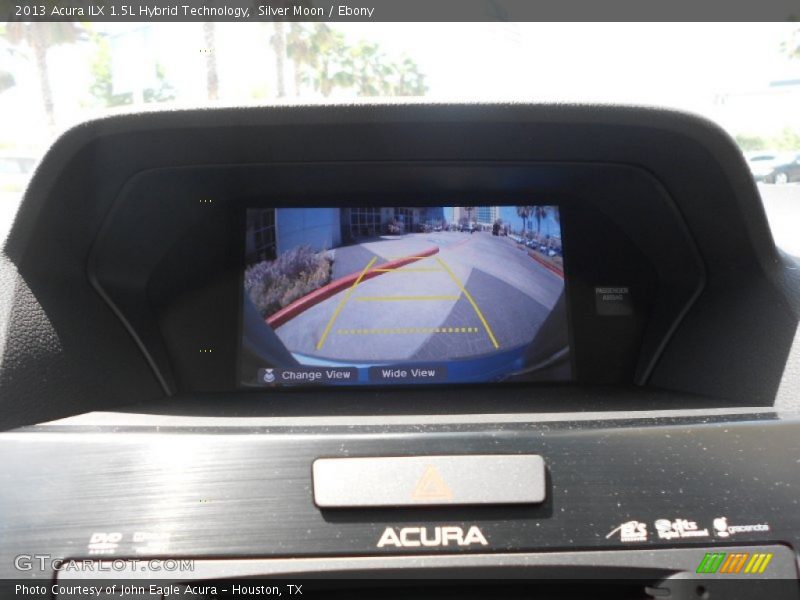 Controls of 2013 ILX 1.5L Hybrid Technology