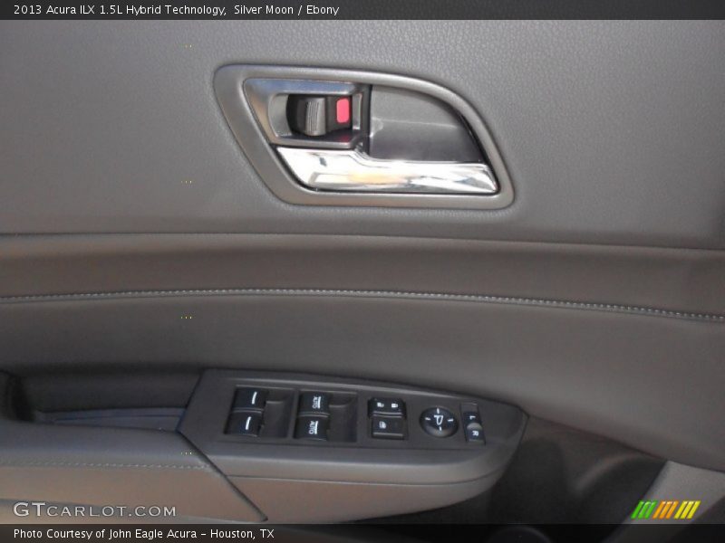 Controls of 2013 ILX 1.5L Hybrid Technology