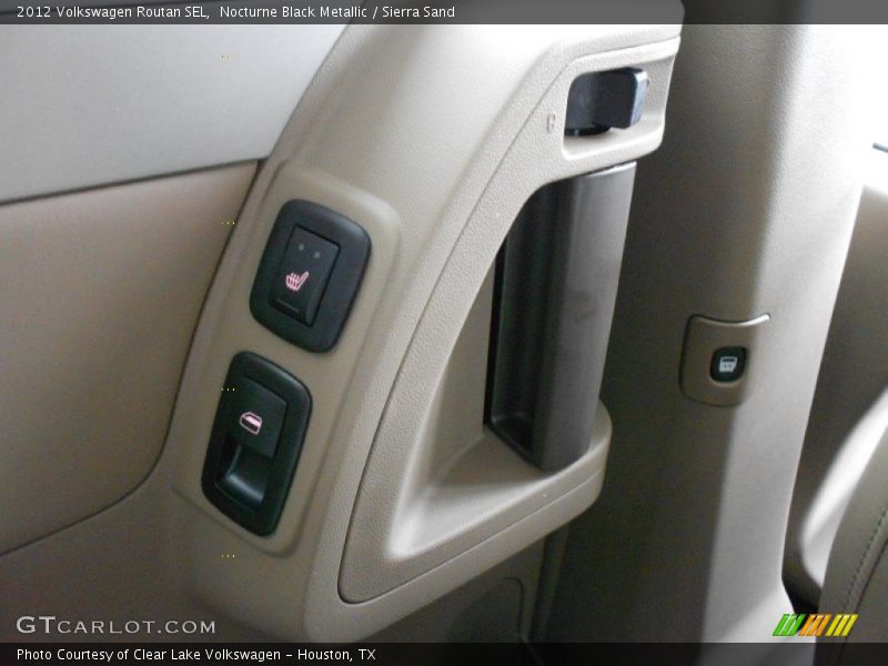 Nocturne Black Metallic / Sierra Sand 2012 Volkswagen Routan SEL