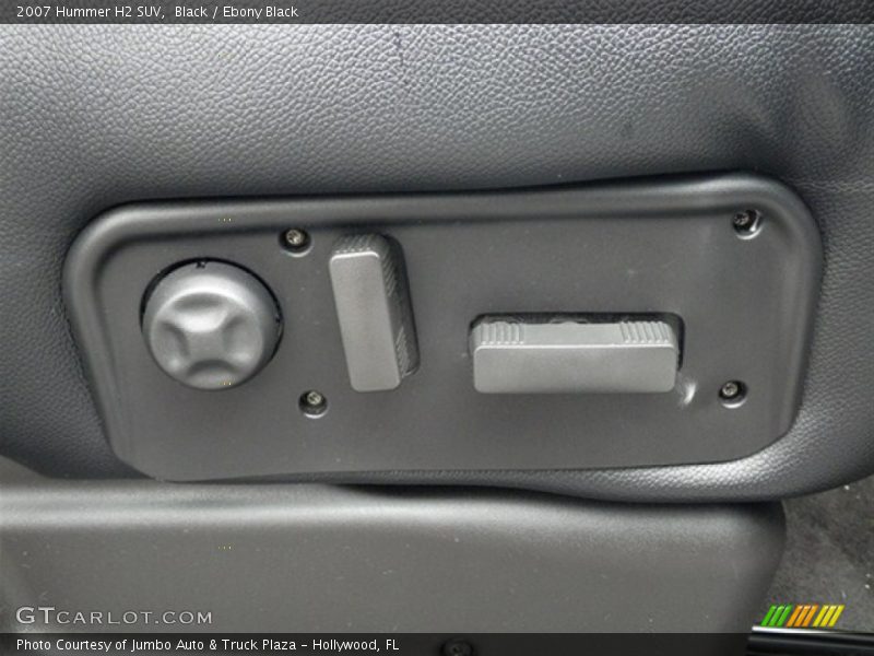 Controls of 2007 H2 SUV