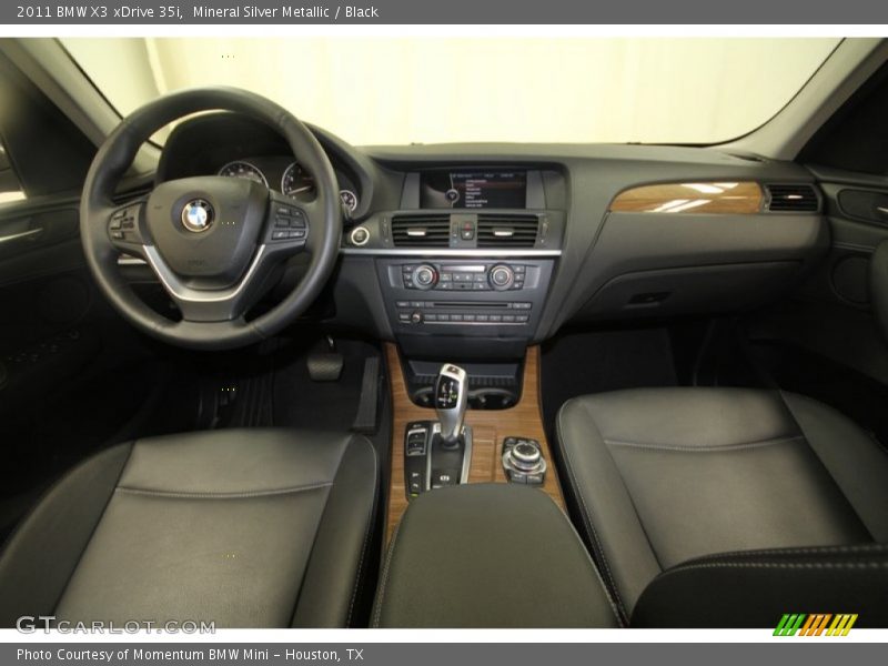 Dashboard of 2011 X3 xDrive 35i