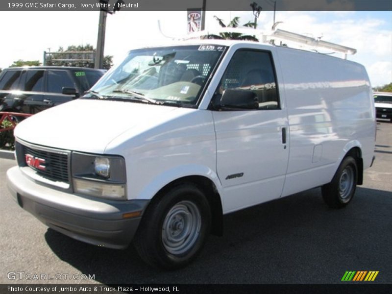 Ivory White / Neutral 1999 GMC Safari Cargo