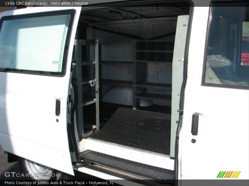 Ivory White / Neutral 1999 GMC Safari Cargo