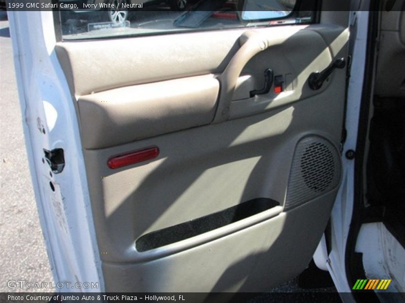 Ivory White / Neutral 1999 GMC Safari Cargo