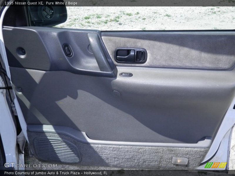 Pure White / Beige 1995 Nissan Quest XE