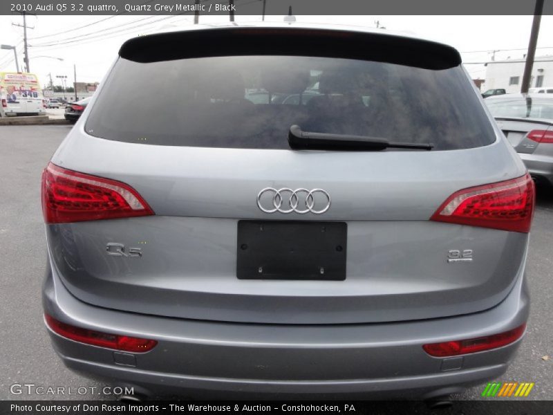 Quartz Grey Metallic / Black 2010 Audi Q5 3.2 quattro