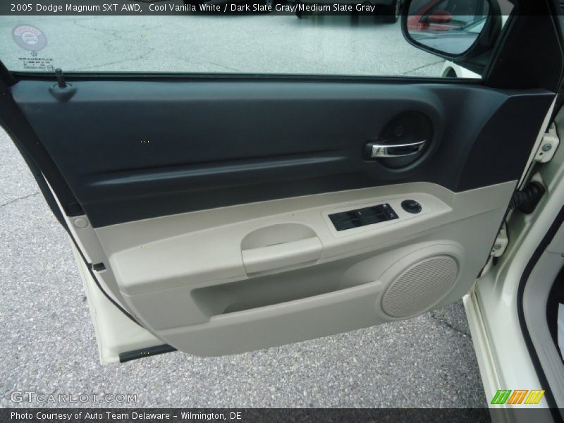 Cool Vanilla White / Dark Slate Gray/Medium Slate Gray 2005 Dodge Magnum SXT AWD