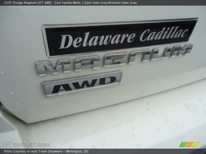 Cool Vanilla White / Dark Slate Gray/Medium Slate Gray 2005 Dodge Magnum SXT AWD