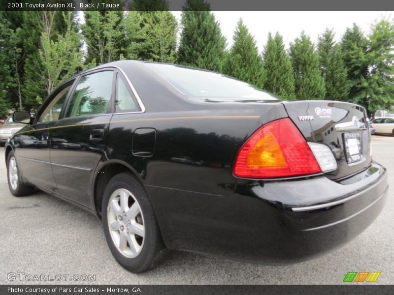 Black / Taupe 2001 Toyota Avalon XL