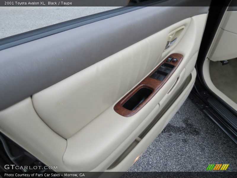 Black / Taupe 2001 Toyota Avalon XL