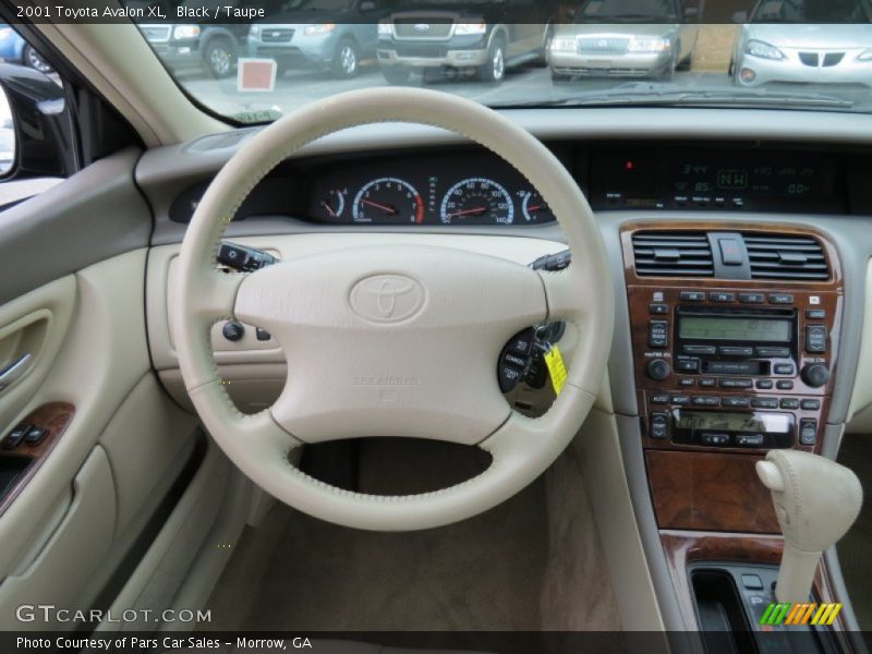 Black / Taupe 2001 Toyota Avalon XL