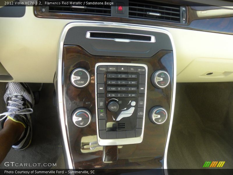 Flamenco Red Metallic / Sandstone Beige 2012 Volvo XC70 3.2