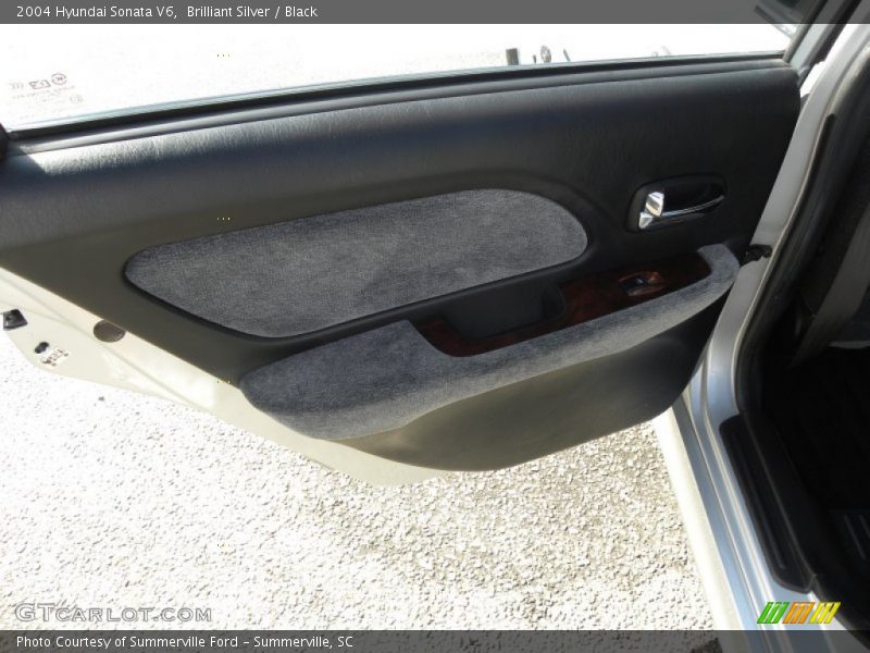 Brilliant Silver / Black 2004 Hyundai Sonata V6