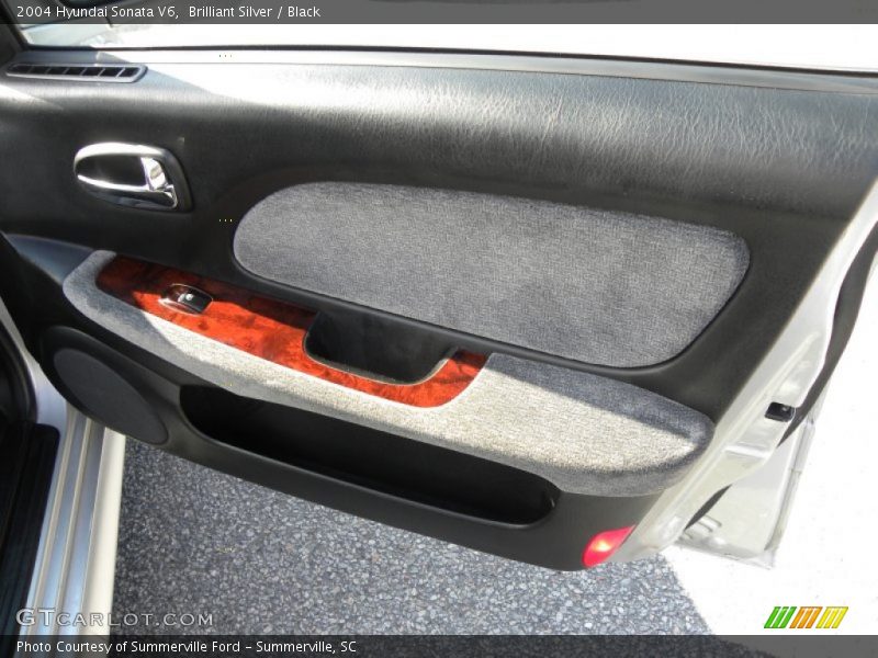 Brilliant Silver / Black 2004 Hyundai Sonata V6