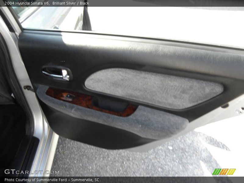 Brilliant Silver / Black 2004 Hyundai Sonata V6