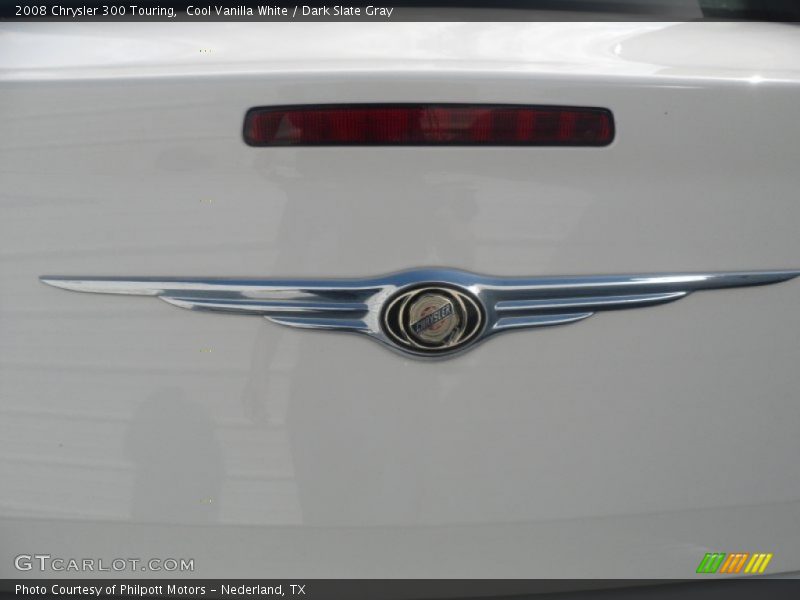 Cool Vanilla White / Dark Slate Gray 2008 Chrysler 300 Touring