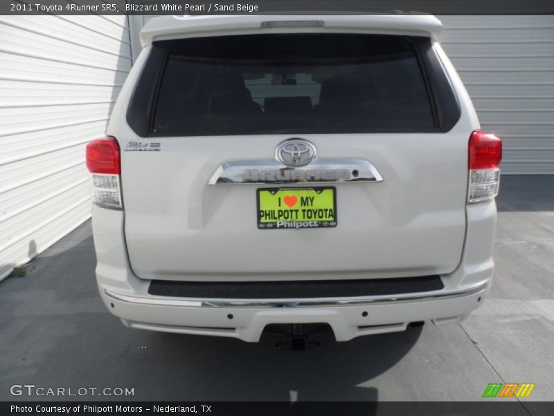 Blizzard White Pearl / Sand Beige 2011 Toyota 4Runner SR5