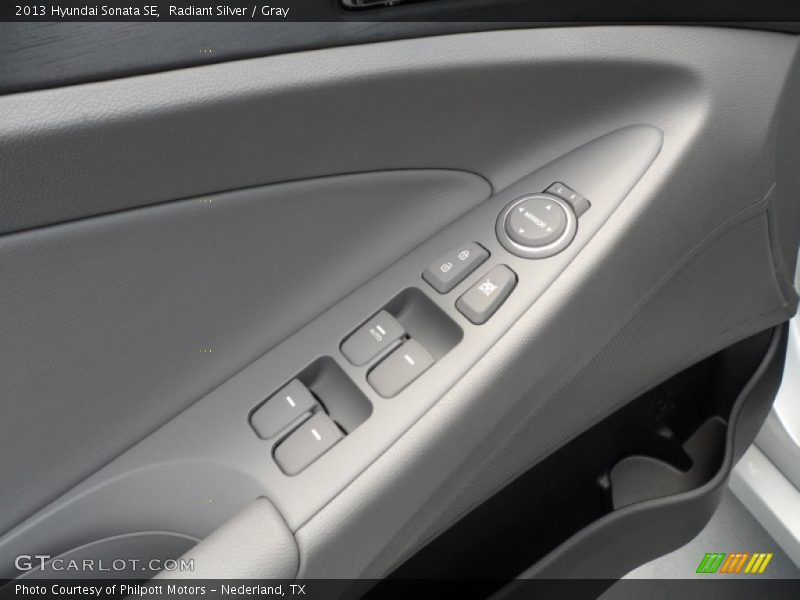 Radiant Silver / Gray 2013 Hyundai Sonata SE