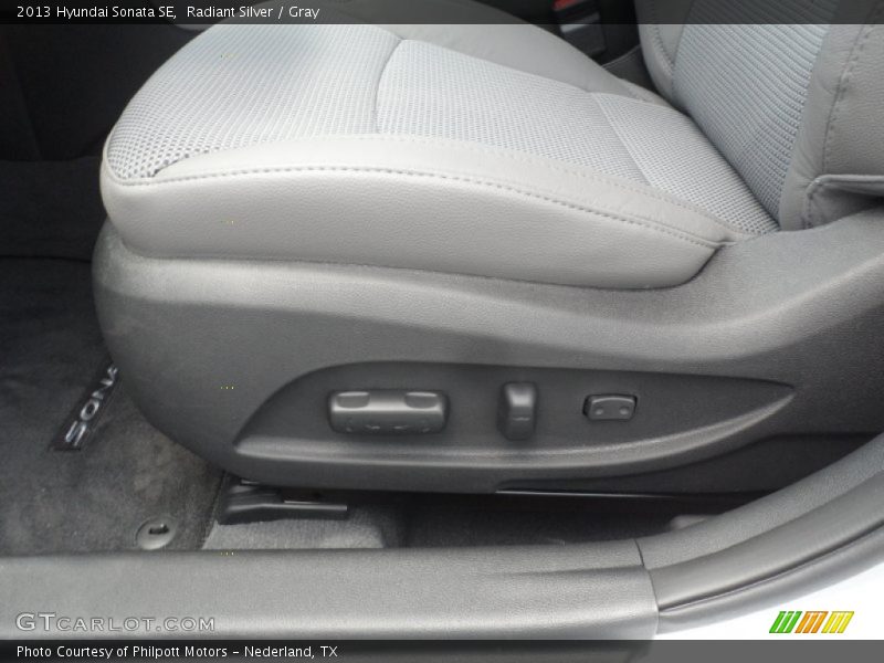 Radiant Silver / Gray 2013 Hyundai Sonata SE