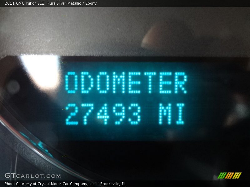 Pure Silver Metallic / Ebony 2011 GMC Yukon SLE