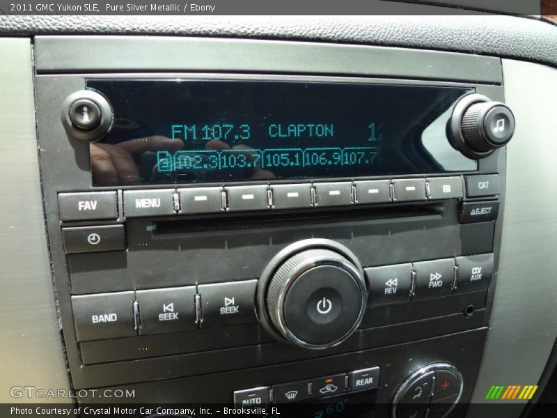 Pure Silver Metallic / Ebony 2011 GMC Yukon SLE