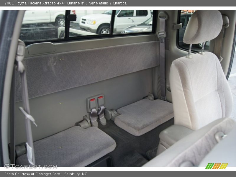 Lunar Mist Silver Metallic / Charcoal 2001 Toyota Tacoma Xtracab 4x4